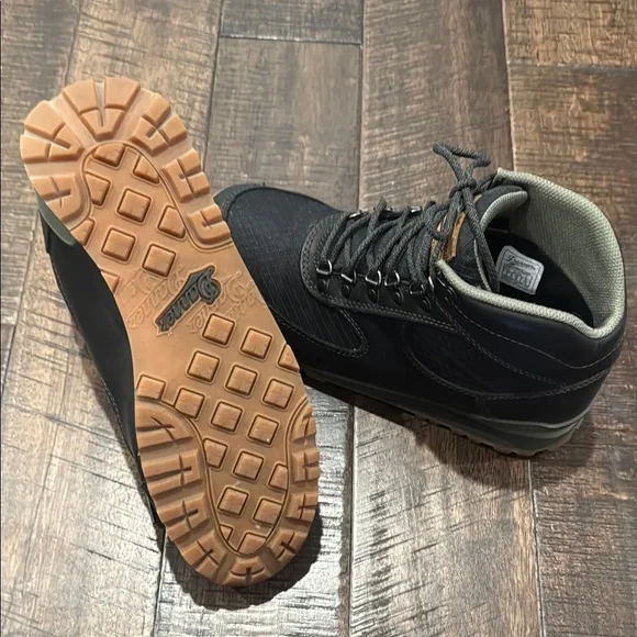 Danner Black Boots Durable High-Top Design - Picture 2 of 5